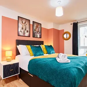  Apartment The Sleek Gem With Balcony - Sleeps 6